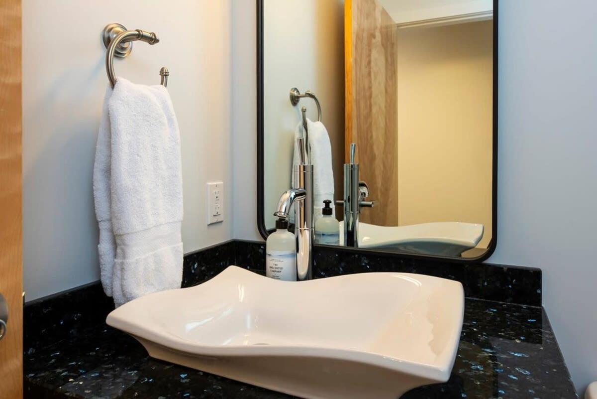Nn - The Flame - Downtown 1-Bed 2-Bath Villa Whitehorse Luaran gambar